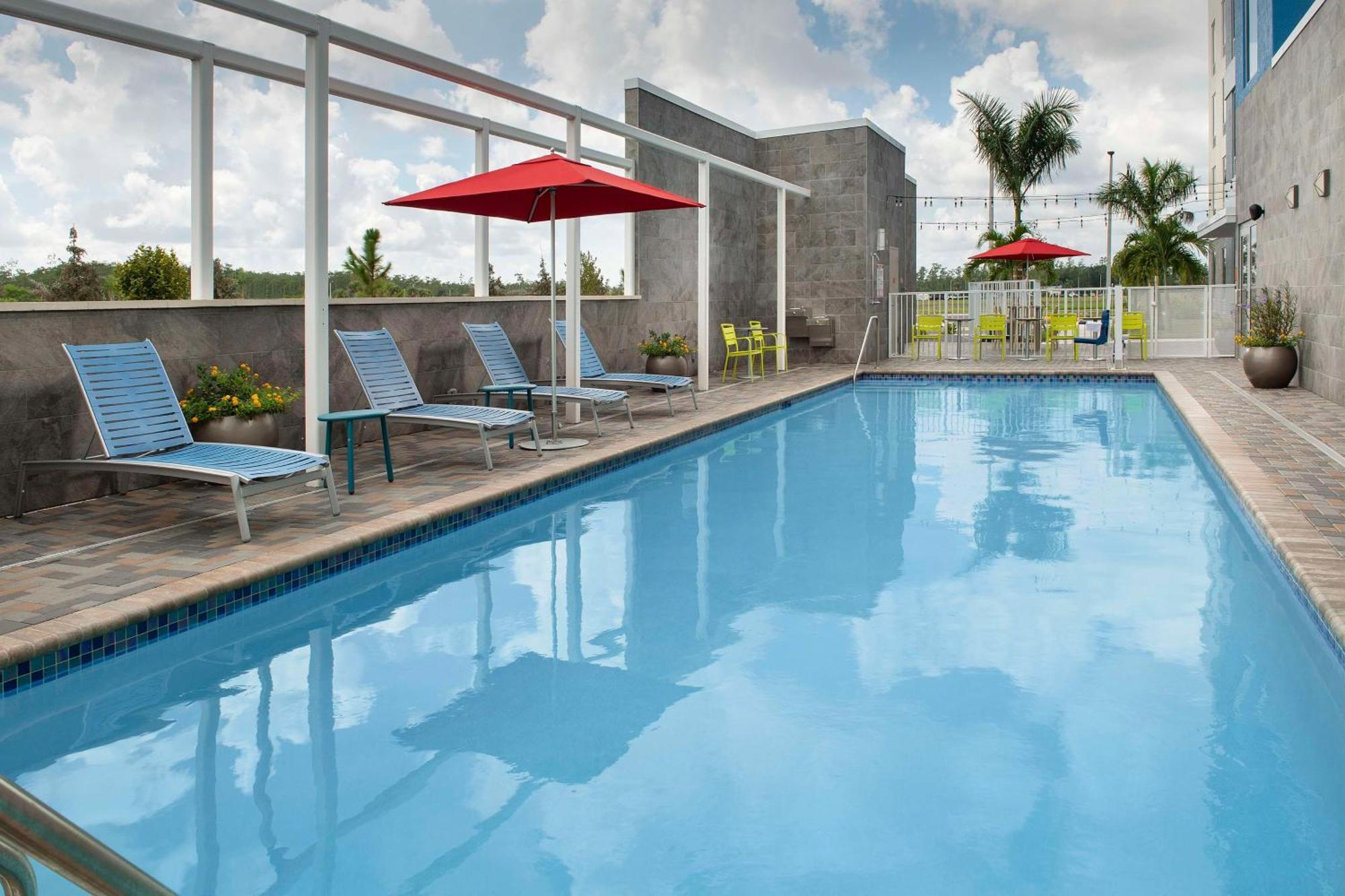 Home2 Suites By Hilton Fort Myers Airport Exteriör bild