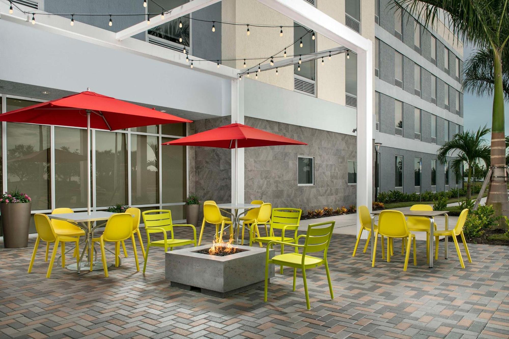 Home2 Suites By Hilton Fort Myers Airport Exteriör bild
